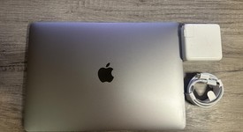 Good
													MacBook Air 2020 - 13" - I5, Gray, 256 GB, 8 GB, photo 3 of 8