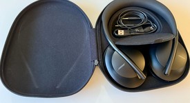 Used
													Bose Noise Cancelling Headphones 700 - Black, photo 2 of 7