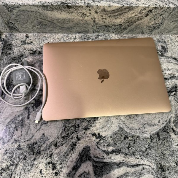 MacBook Air 2020 - 13 inch - 256 GB, Gold, 8 GB, Intel Core i3
