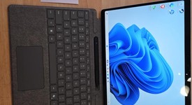 Good
													Microsoft Surface Pro 10 - Wi-Fi, Platinum, 512 GB, 16 GB, photo 1 of 9