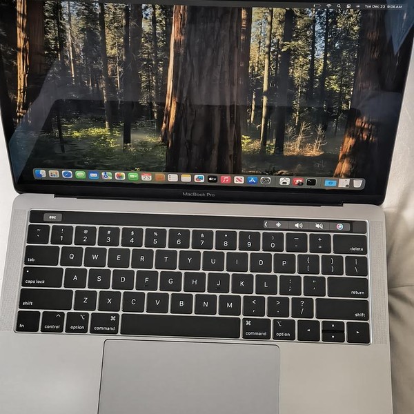 MacBook Pro 2019 - 13 inch - 256 GB, Gray, 8 GB, Intel Core i5
