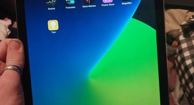 Mint
													Apple iPad Air 2 - Verizon, Silver, 64 GB, photo 4 of 5