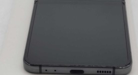Good
													Samsung Galaxy Z Flip4 5G - Unlocked, Graphite, 256 GB, 8 GB, SM-F721U1, photo 3 of 8