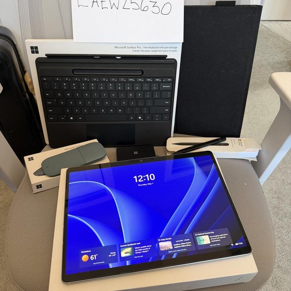 Microsoft Surface Pro 11 - 512 GB, Platinum, 16 GB, Snapdragon X Elite