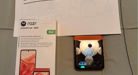 Mint
													Motorola Razr (2024) - Unlocked, Orange, 256 GB, 8 GB, photo 1 of 8
