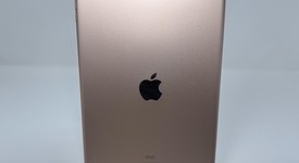 Mint
													Apple iPad 7th Gen - Unlocked, Gold, 128 GB, A2200, photo 2 of 6