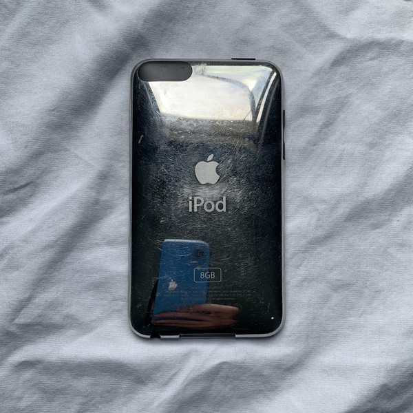 Apple iPod Touch 2nd Gen - Wi-Fi, Black, 8 GB