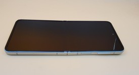 Good
													Samsung Galaxy Z Flip3 5G - Unlocked, Cream, 128 GB, 8 GB, SM-F711U1, photo 4 of 7
