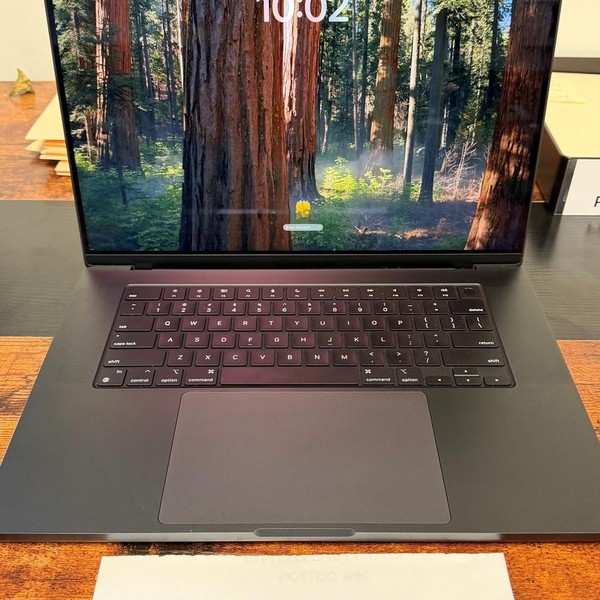 MacBook Pro Late 2023 (M3) - 16 inch - 512 GB, Black, 18 GB, Apple M3 Pro 12-core, 18-core GPU