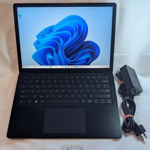 Microsoft Surface Laptop 4 - 1 TB, Black, 32 GB, Intel Core i7, 13.5 inch