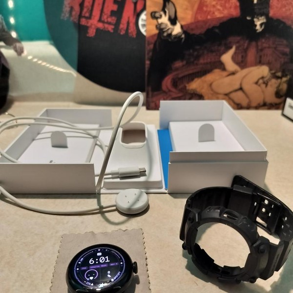 Google Pixel Watch 2 - Unlocked, Black, LTE