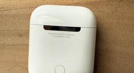 Used
													Apple AirPods 2nd Gen - Lightning Case, photo 3 of 9