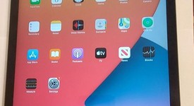 Mint
													Apple iPad 8th Gen - Unlocked, Gray, 32 GB, A2428, photo 6 of 6