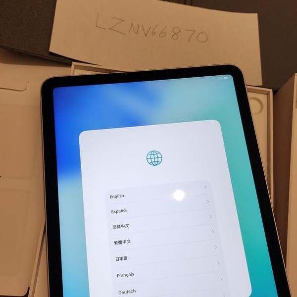 Apple iPad Air 5th Gen - Wi-Fi, 256 GB, Starlight, A2588