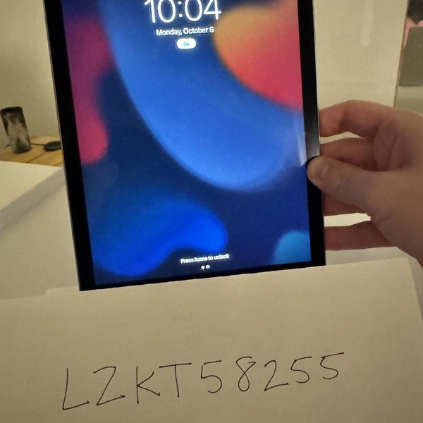 Apple iPad Pro 9.7 inch - Verizon, 128 GB, Gray, A1674