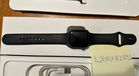 Good
													Apple Watch SE 1st Gen 40mm - Gray, A2351 - GPS, Aluminum, photo 4 of 5