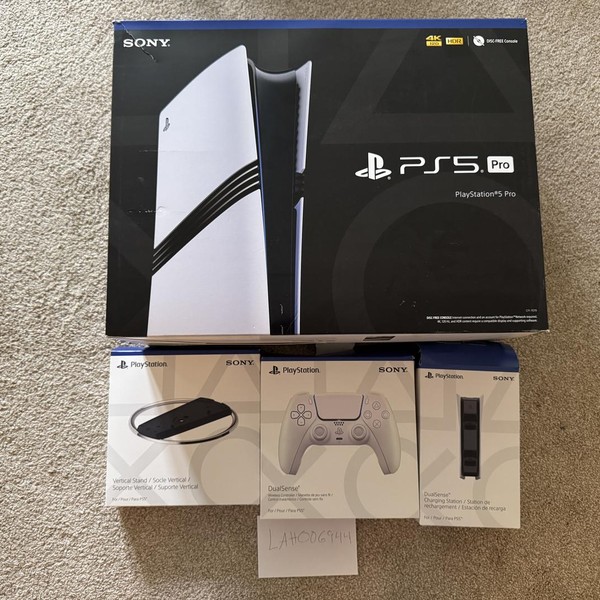 PlayStation 5 Pro (2024) - 2 TB, White