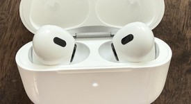Used
													Apple AirPods Pro 2 - Lightning, photo 1 of 5