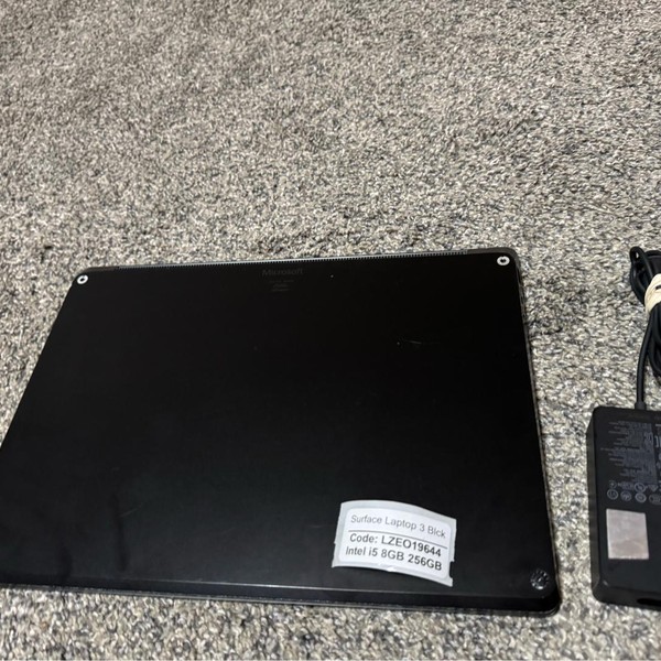 Microsoft Surface Laptop 3 - 256 GB, Black, 8 GB, Intel Core i5, 13.5 inch