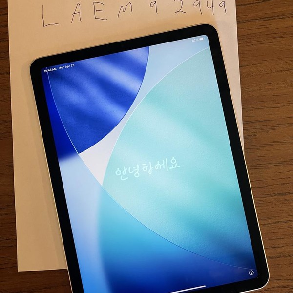 Apple iPad Air (5th Gen) - Wi-Fi, 256 GB, Starlight, A2588