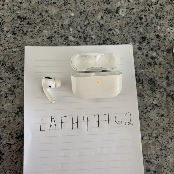 Apple AirPods Pro - Wireless Case