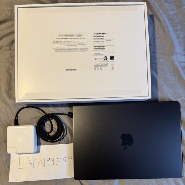 MacBook Pro Late 2023 (M3) - 14 inch - 2 TB, Black, 64 GB, Apple M3 Max 16-core, 40-core GPU