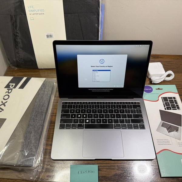 MacBook Air 2019 - 13 inch - 128 GB, Gray, 16 GB, Intel Core i5
