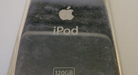 Fair
													Apple iPod Classic 6th Gen 2008 - Black, 80 GB, photo 5 of 9