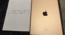 Good
													Apple iPad 7th Gen - Unlocked, Gold, 32 GB, A2200, photo 3 of 5