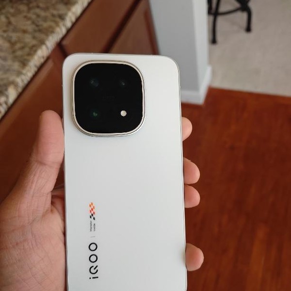 vivo iQOO 15 - Unlocked Non-US, 256 GB, Legend, 16 GB