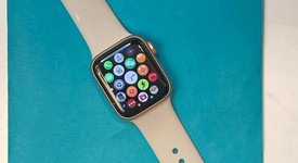 Mint
													Apple Watch SE 1st Gen 40mm - Gold, A2351 - GPS, Aluminum, photo 1 of 4