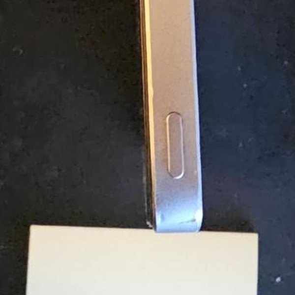 Apple iPhone SE 1st Gen 2016 - Unlocked, Silver, 32 GB, A1662