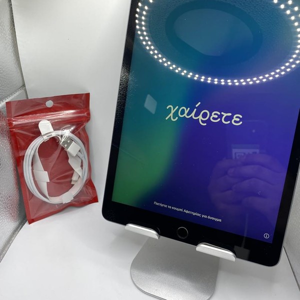 Apple iPad 8th Gen - Wi-Fi, 32 GB, Gray, A2270