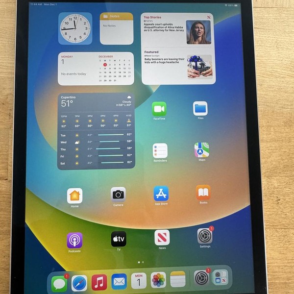 Apple iPad Pro 12.9 inch 1st Gen 2015 - Wi-Fi, 128 GB, Gray, A1584, 1st Gen 2015