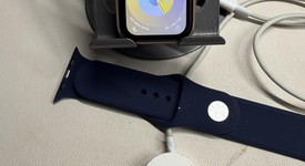 Good
													Apple Watch SE 1st Gen 40mm - Unlocked, Gold, A2353 - Cellular, Aluminum, photo 5 of 7