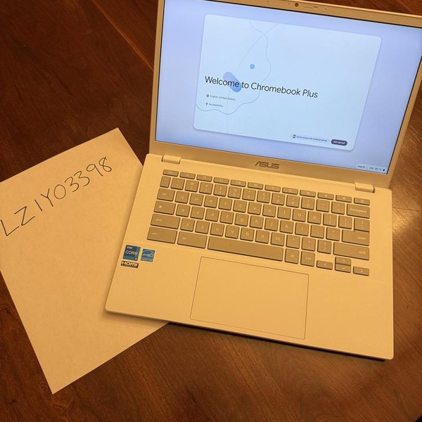ASUS Chromebook Plus CX3402 14 inch - 128 GB, Pearl White, 8 GB, Intel Core i5