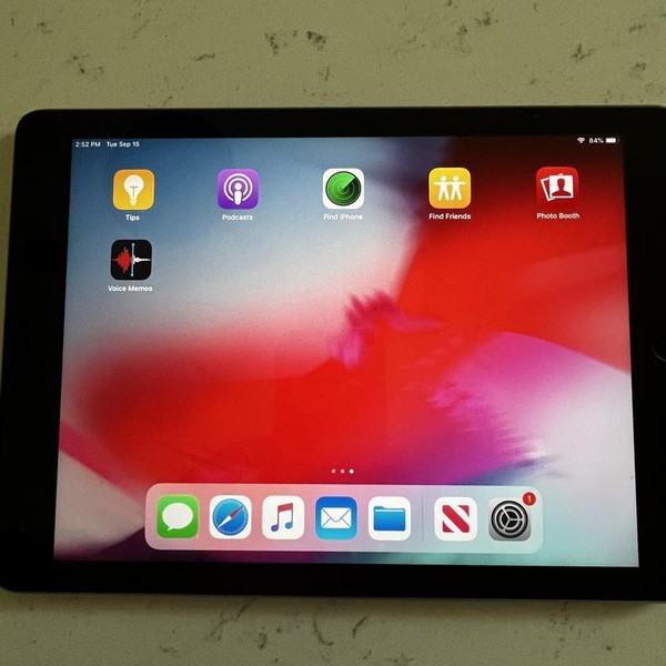 Apple iPad Air - Wi-Fi, 32 GB, Gray