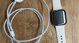 Good
													Apple Watch Series 5 40mm - Unlocked, Silver, A2094 Cellular, Stainless Steel, photo 5 of 7