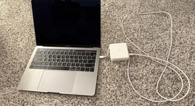 Good
													MacBook Pro 2018 (With Touch Bar) - 13" - I5, Gray, 512 GB, 8 GB, photo 1 of 9