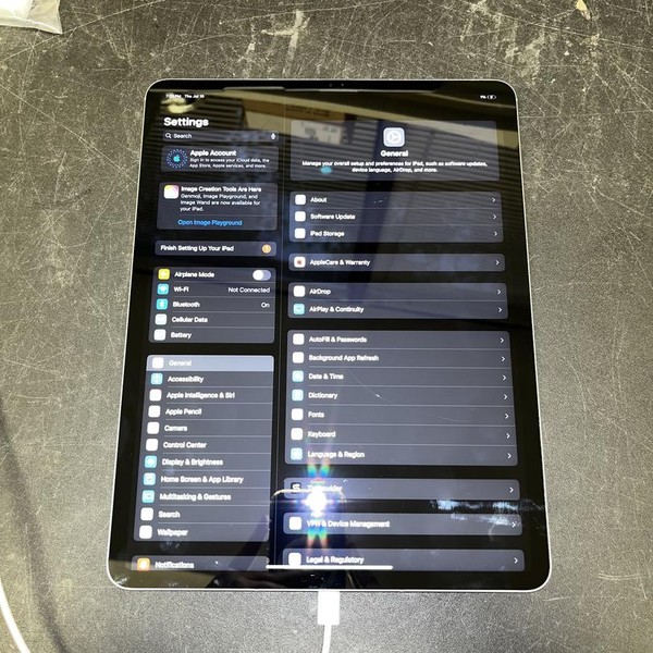 Apple iPad Pro 12.9 inch 6th Gen 2022 - Unlocked, 256 GB, Gray