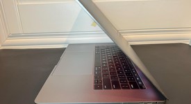 Good
													MacBook Pro 2017 (With Touch Bar) - 15" - I7, Gray, 1 TB, 16 GB, photo 5 of 11