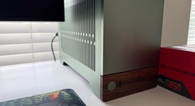 Mint
													Custom Gaming PC, photo 4 of 22