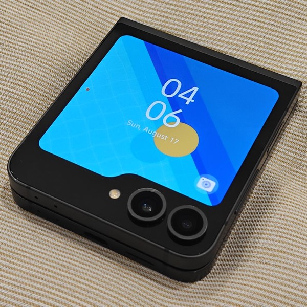 Samsung Galaxy Z Flip6 - Unlocked, Black, 256 GB, 12 GB, SM-F741U1