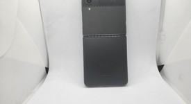 Good
													Samsung Galaxy Z Flip4 5G - Unlocked, Graphite, 128 GB, 8 GB, SM-F721U1, photo 2 of 3