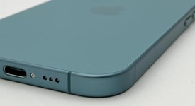 Good
													Apple iPhone 16 - Unlocked, Teal, 256 GB, A3081, photo 5 of 6