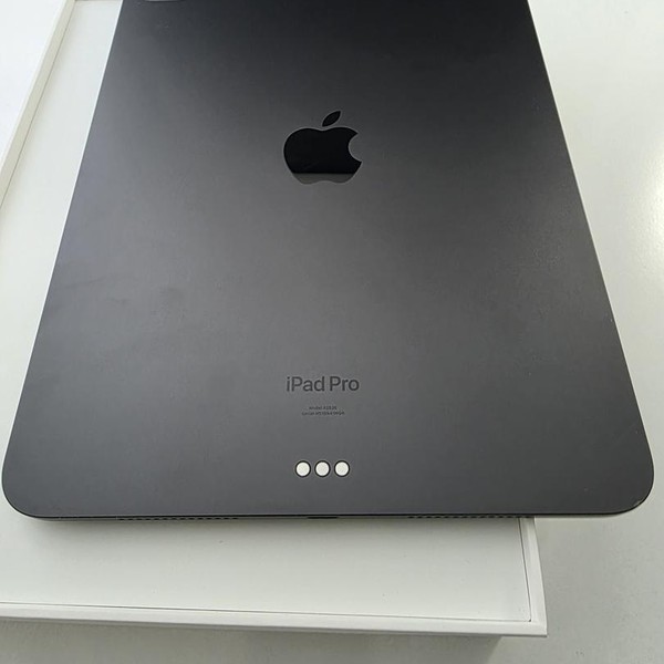 Apple iPad Pro 11 inch (M4) 2024 - Wi-Fi, 256 GB, Black, 8 GB, A2836, Standard Glass