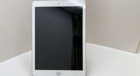 Mint
													Apple iPad 6th Gen - Wi-Fi, Gold, 32 GB, A1893, photo 2 of 6