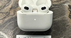 Used
													Apple AirPods 3rd Gen - MagSafe Case, photo 3 of 9