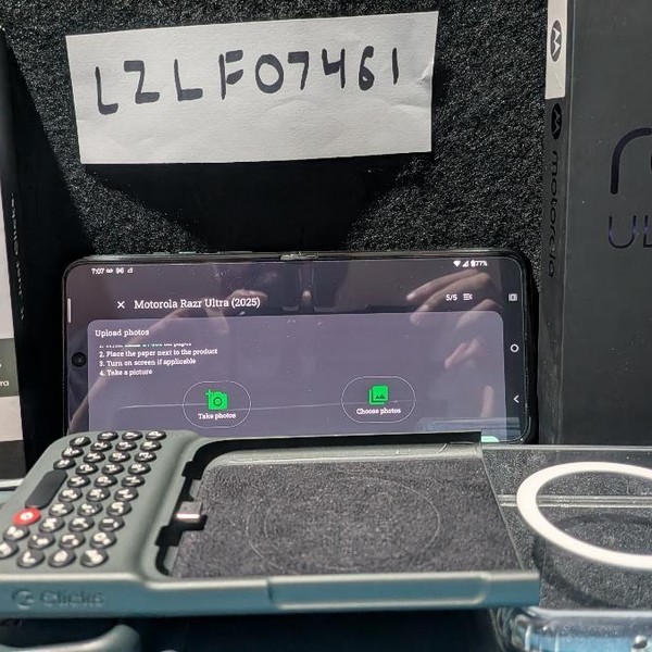 Motorola Razr Ultra (2025) - Unlocked, PANTONE Scarab, 1 TB, 16 GB