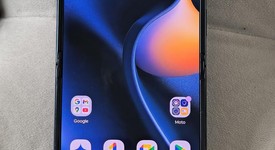 Good
													Motorola Razr (2025) - Unlocked, Blue, 256 GB, 8 GB, photo 1 of 9